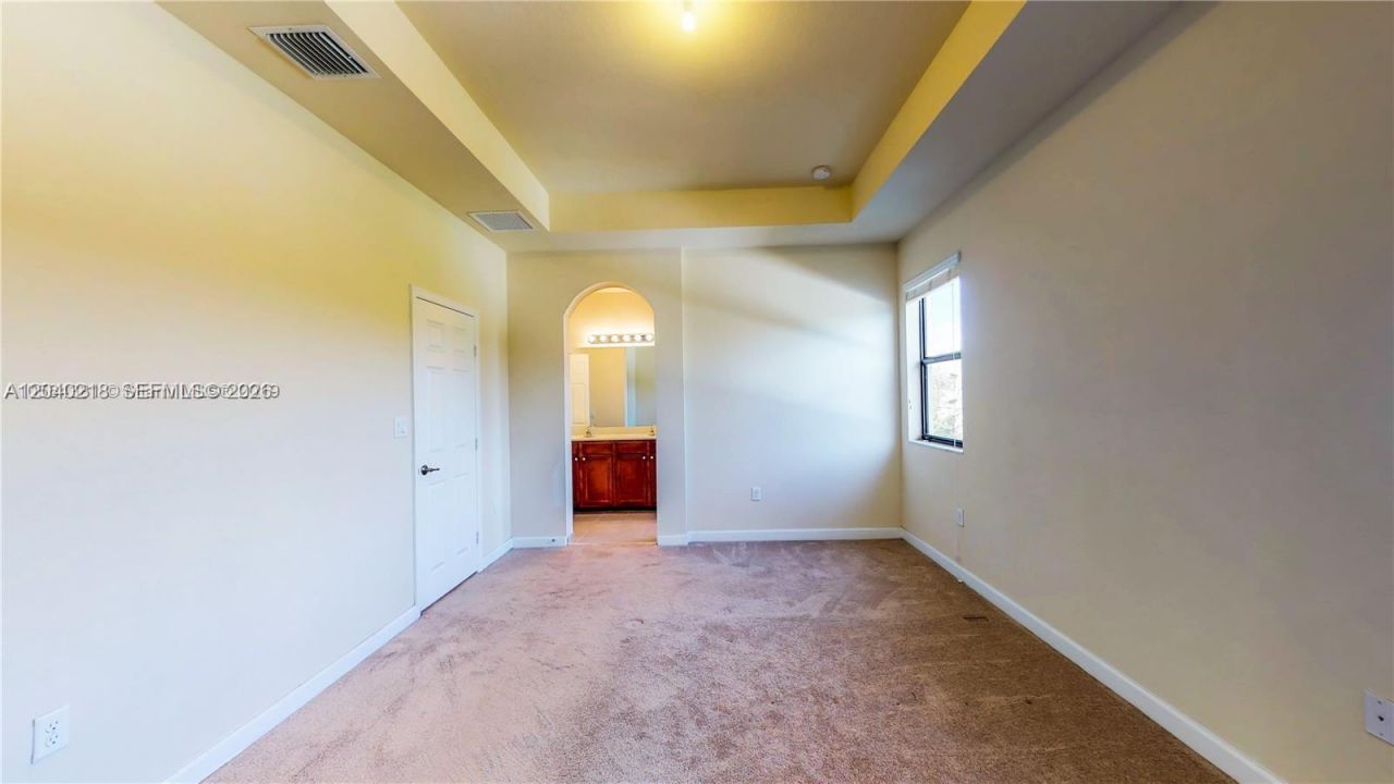 9073 W 33rd Ave, Hialeah, FL 33018 Photo
