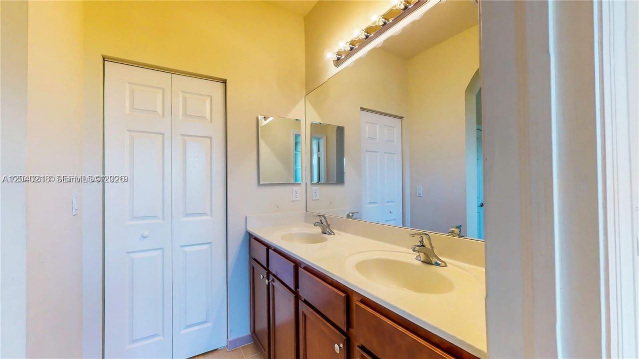 9073 W 33rd Ave, Hialeah, FL 33018 Photo