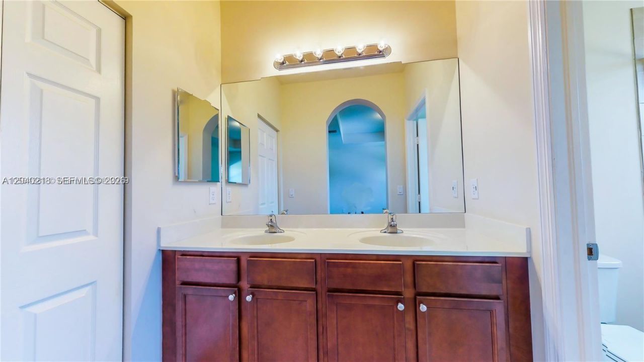 9073 W 33rd Ave, Hialeah, FL 33018 Photo