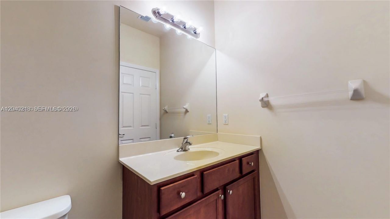 9073 W 33rd Ave, Hialeah, FL 33018 Photo