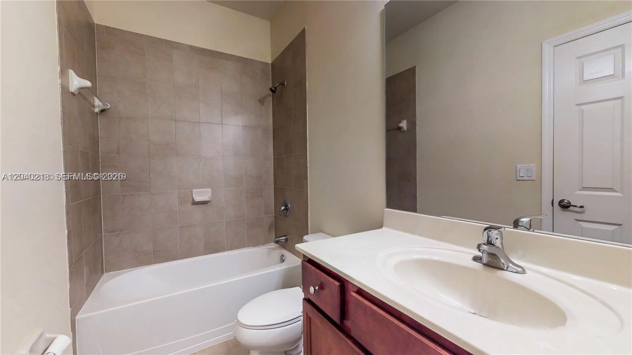9073 W 33rd Ave, Hialeah, FL 33018 Photo