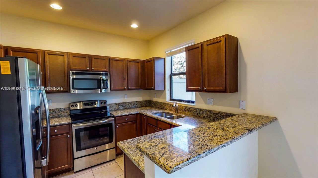 9073 W 33rd Ave, Hialeah, FL 33018 Photo