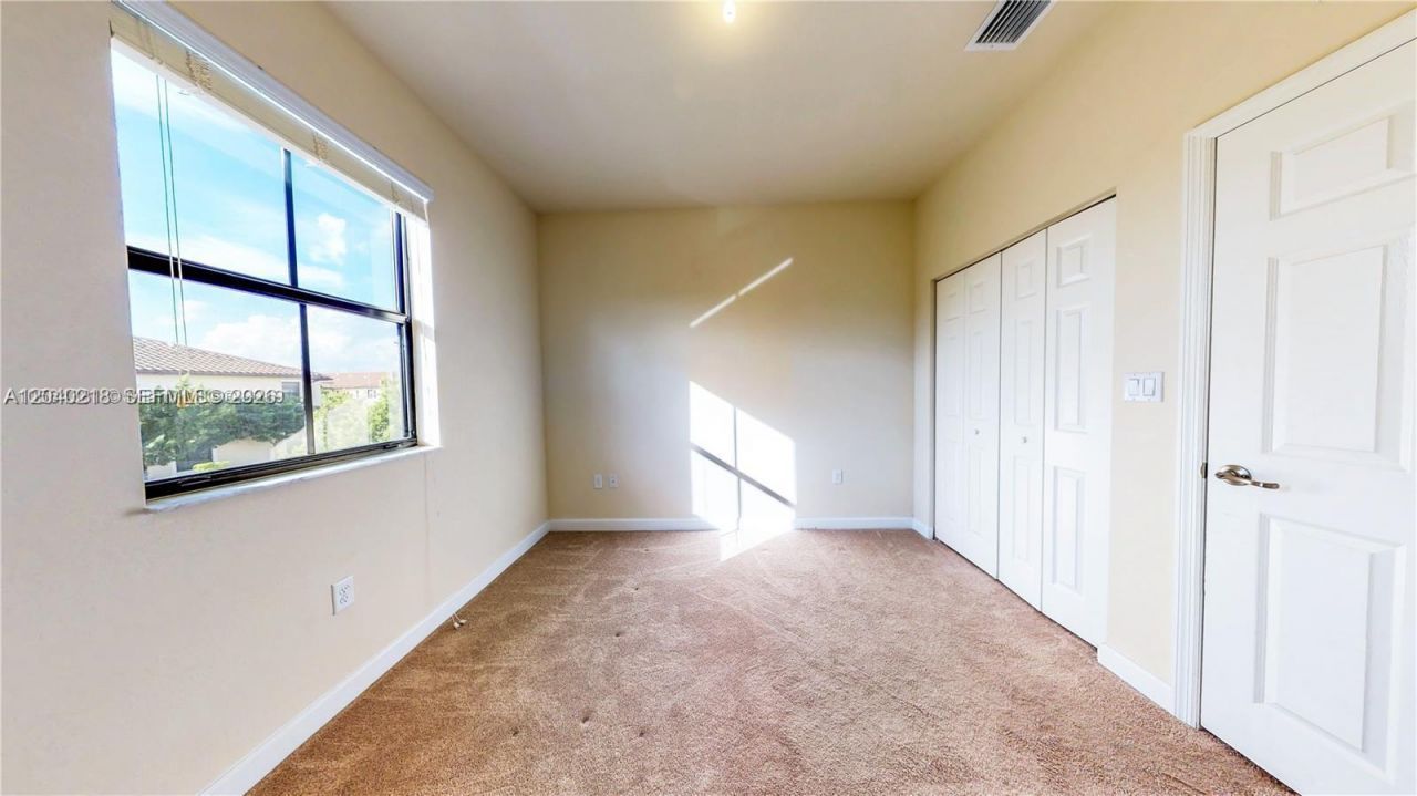 9073 W 33rd Ave, Hialeah, FL 33018 Photo