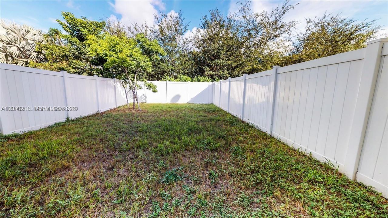 9073 W 33rd Ave, Hialeah, FL 33018 Photo