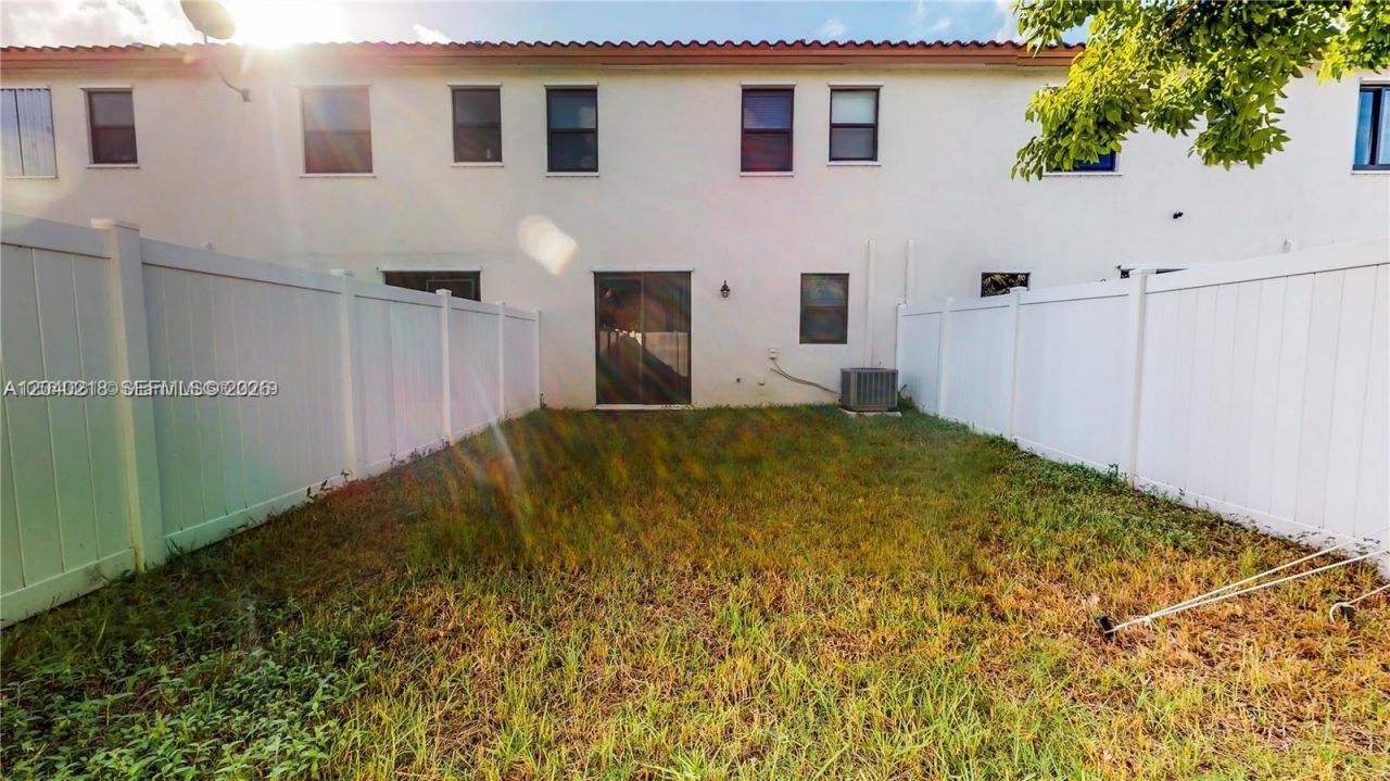 9073 W 33rd Ave, Hialeah, FL 33018 Photo