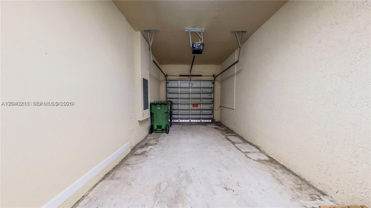 9073 W 33rd Ave, Hialeah, FL 33018 Photo