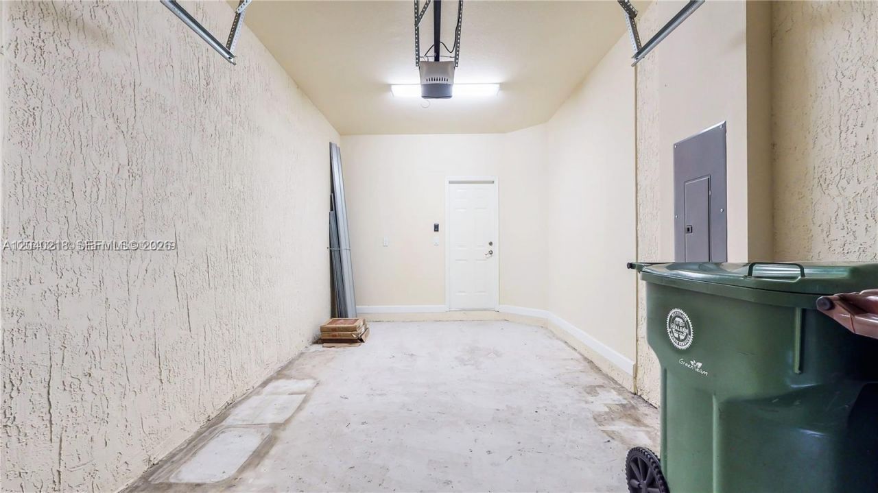 9073 W 33rd Ave, Hialeah, FL 33018 Photo