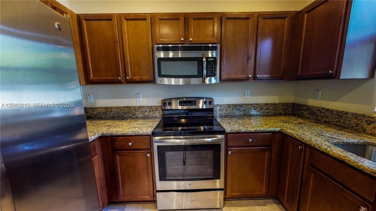 9073 W 33rd Ave, Hialeah, FL 33018 Photo