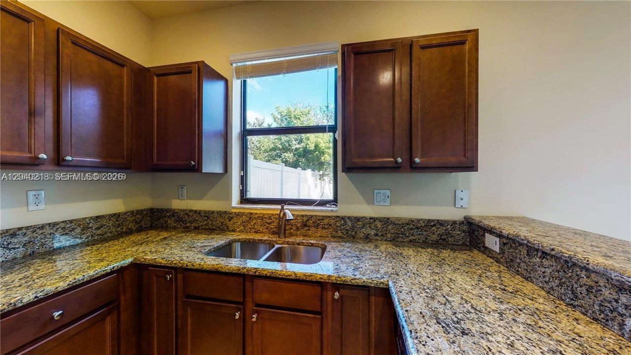 9073 W 33rd Ave, Hialeah, FL 33018 Photo