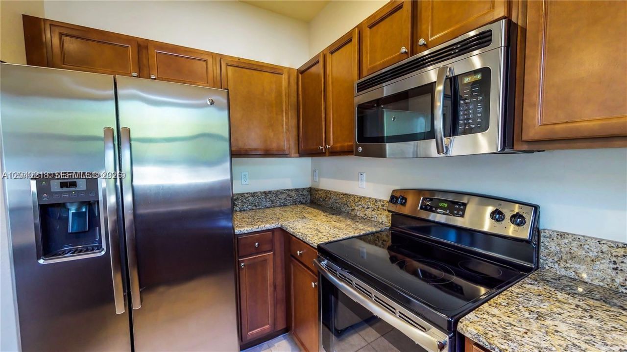 9073 W 33rd Ave, Hialeah, FL 33018 Photo