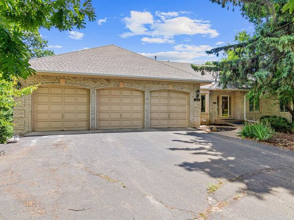 1200 Summit Oaks Drive , Burnsville, MN 55337