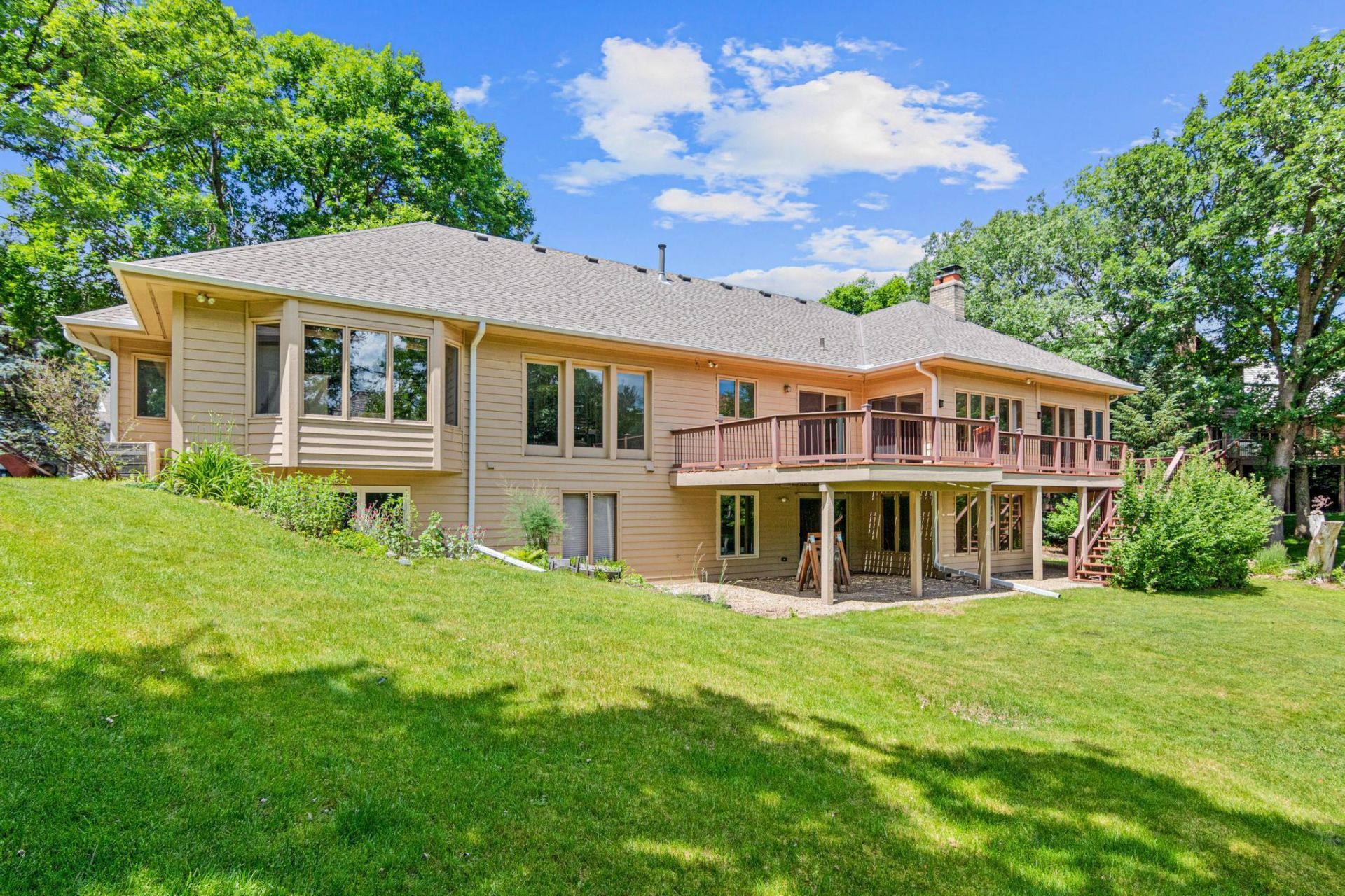 1200 Summit Oaks Drive, Burnsville, MN 55337