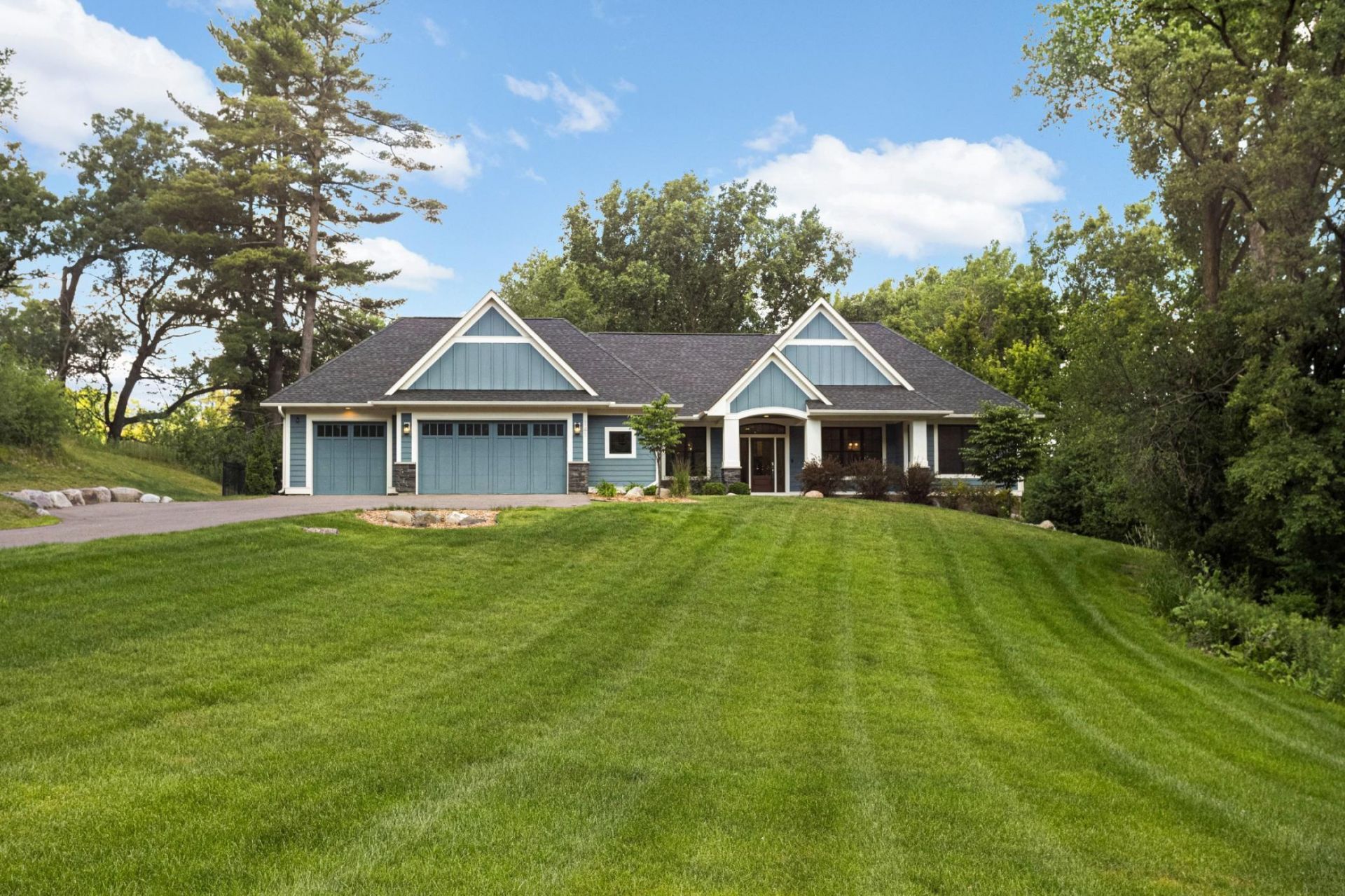 141 Mendota Road W, West Saint Paul, MN 55118