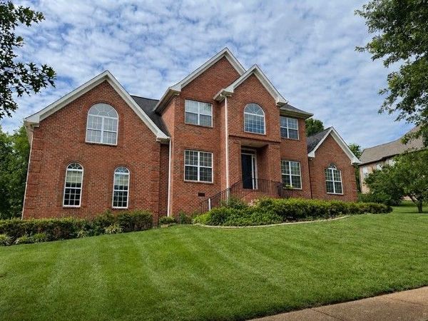 1046 Island Brook Dr , Hendersonville, TN 37075