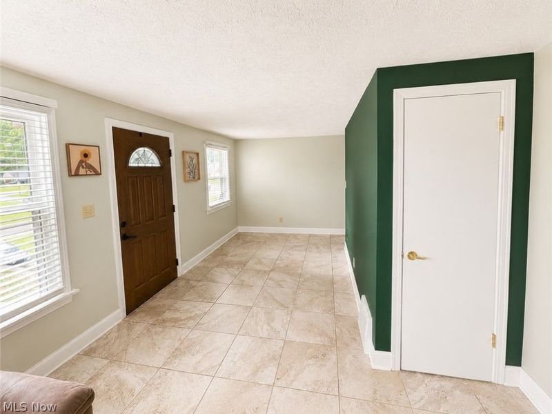 184 Ambrose Avenue NW, Canton, OH 44708 Photo 3