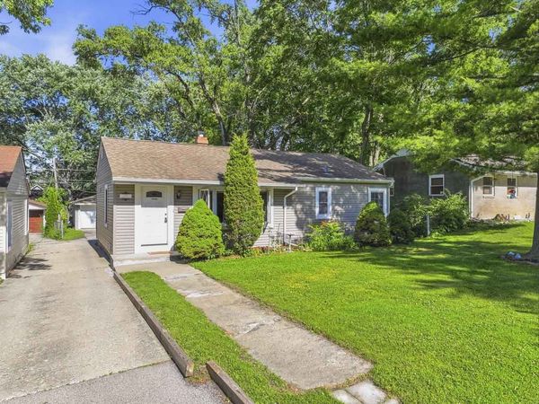 121 S ARCHER Road , Mundelein, IL 60060