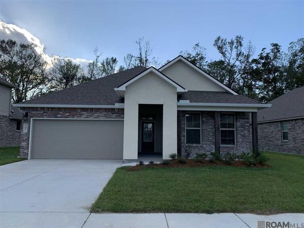 7601 Trailview Dr, Gonzales, LA 70737