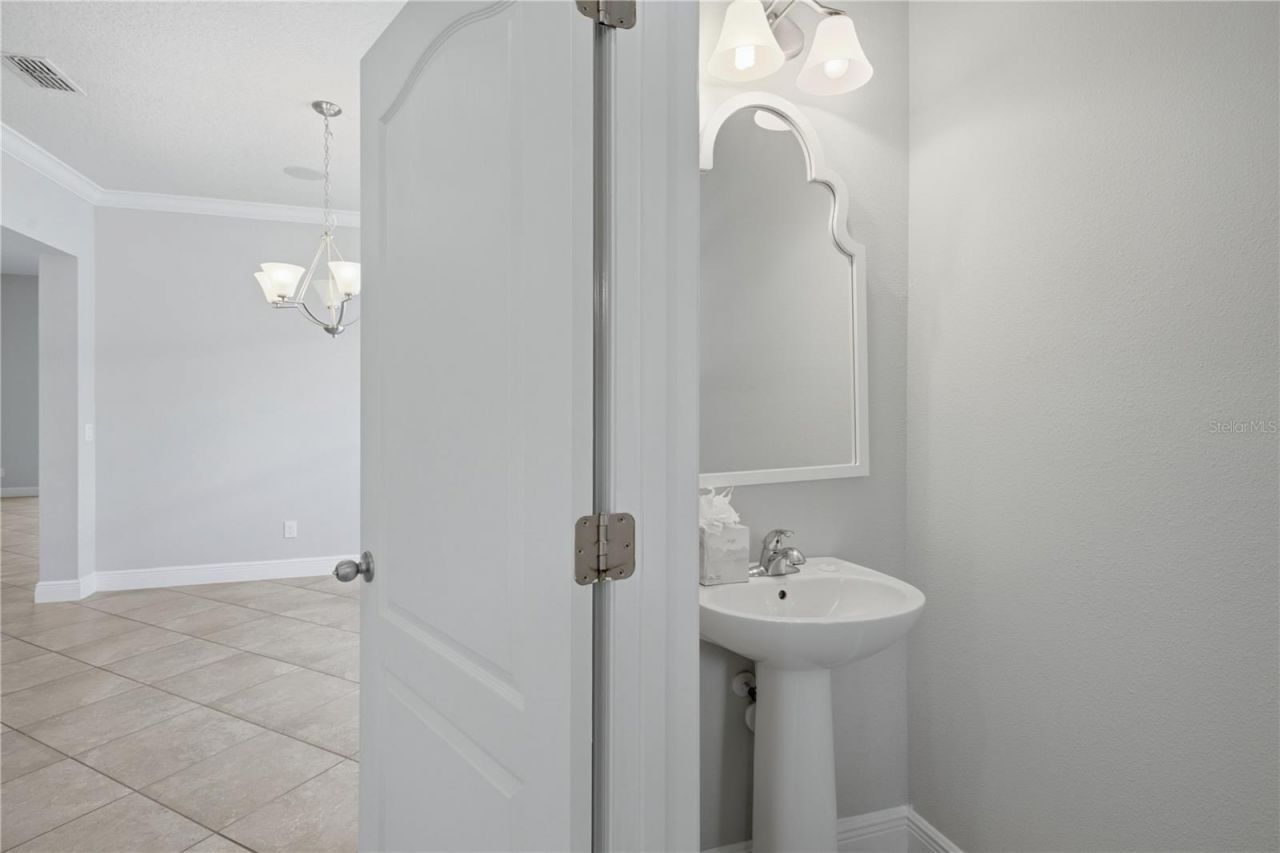 6023 W Town Center Boulevard , Orlando, FL 32837 Photo