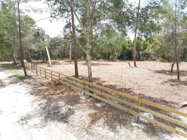 W PINE STREET , PAISLEY, FL 32767