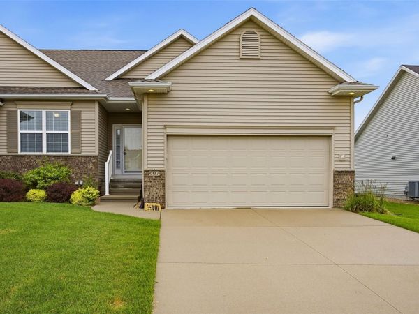 607 Stone Hedge Dr NW , Cedar Rapids, IA 52405