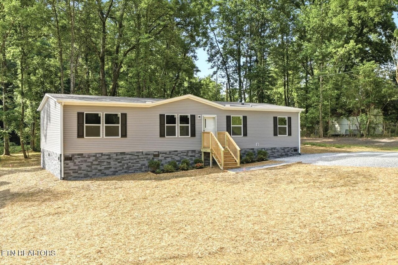 687 Hen Valley Rd, Oliver Springs, TN 37840 Main Photo