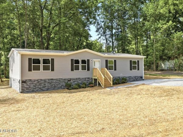 687 Hen Valley Rd, Oliver Springs, TN 37840