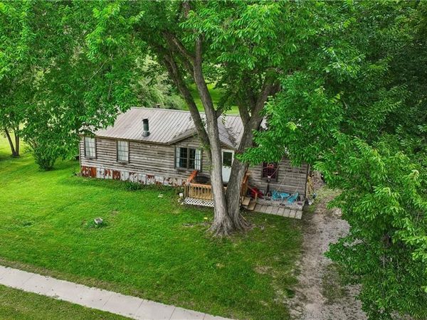 725 S Locust Street, Sweet Springs, MO 65351