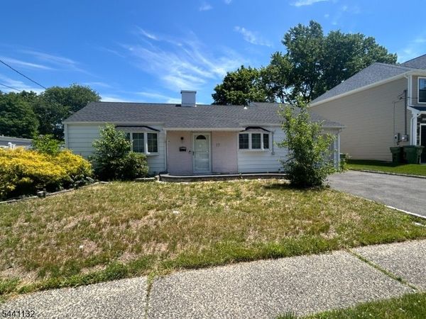 17 Raleigh Rd, Edison, NJ 08817