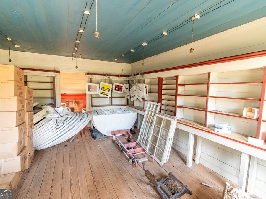 Property Image 100