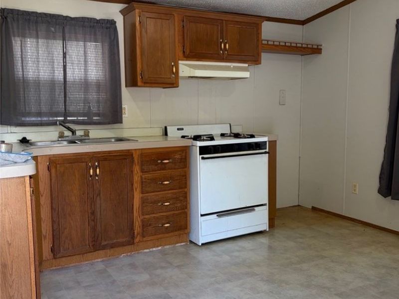 5411 N River Road W, Unit E11, Geneva, OH 44041 Photo 4