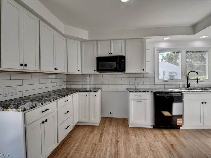 431 Cedar Lane, New Philadelphia, OH 44663 Photo 13