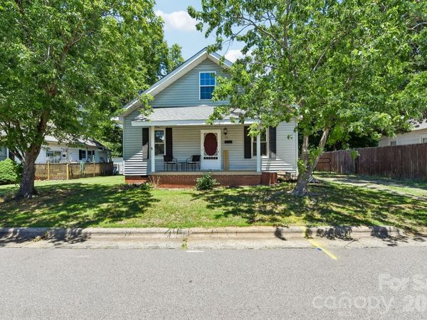 315 Caldwell Avenue , Mooresville, NC 28115