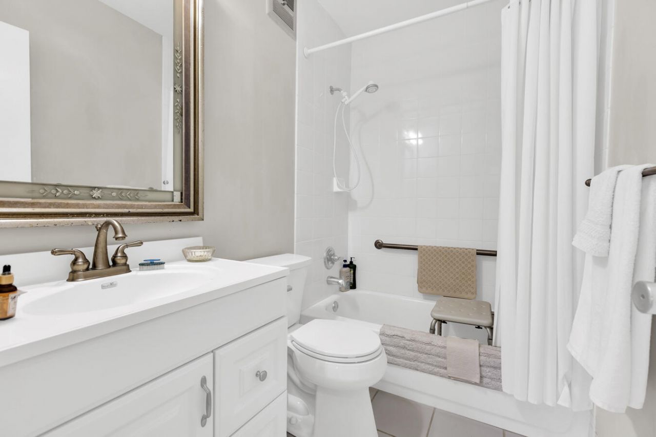 5300 Washington Street, Unit Apt D306, Hollywood, FL 33021 Photo