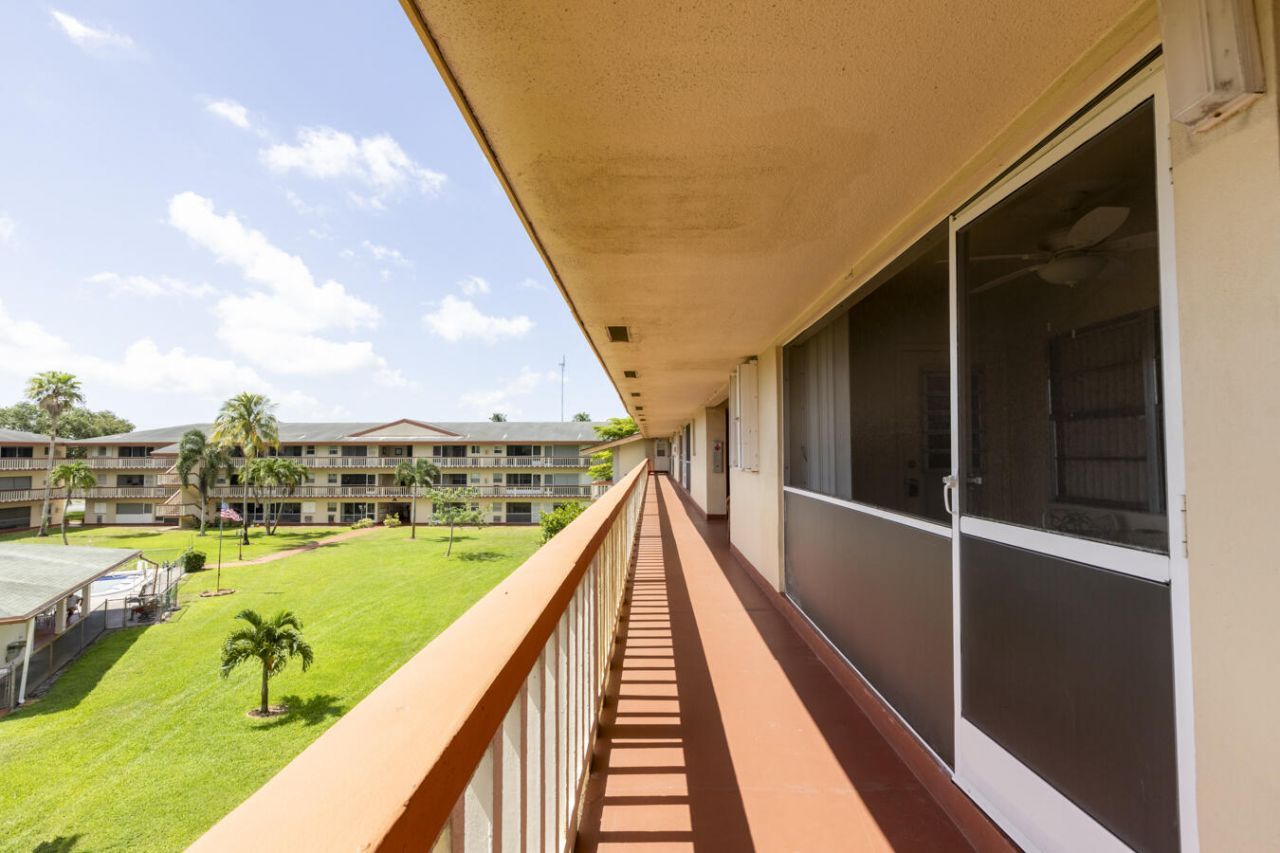 5300 Washington Street, Unit Apt D306, Hollywood, FL 33021 Photo