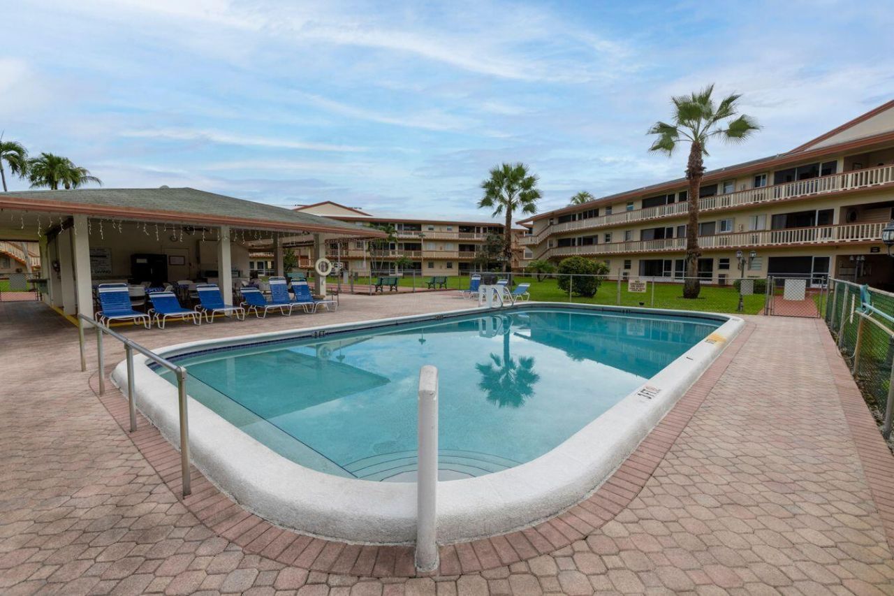5300 Washington Street, Unit Apt D306, Hollywood, FL 33021 Photo