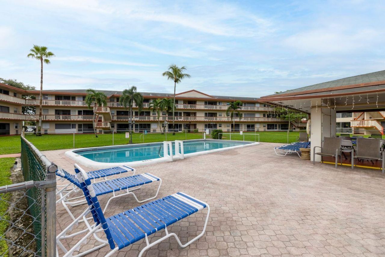 5300 Washington Street, Unit Apt D306, Hollywood, FL 33021 Photo