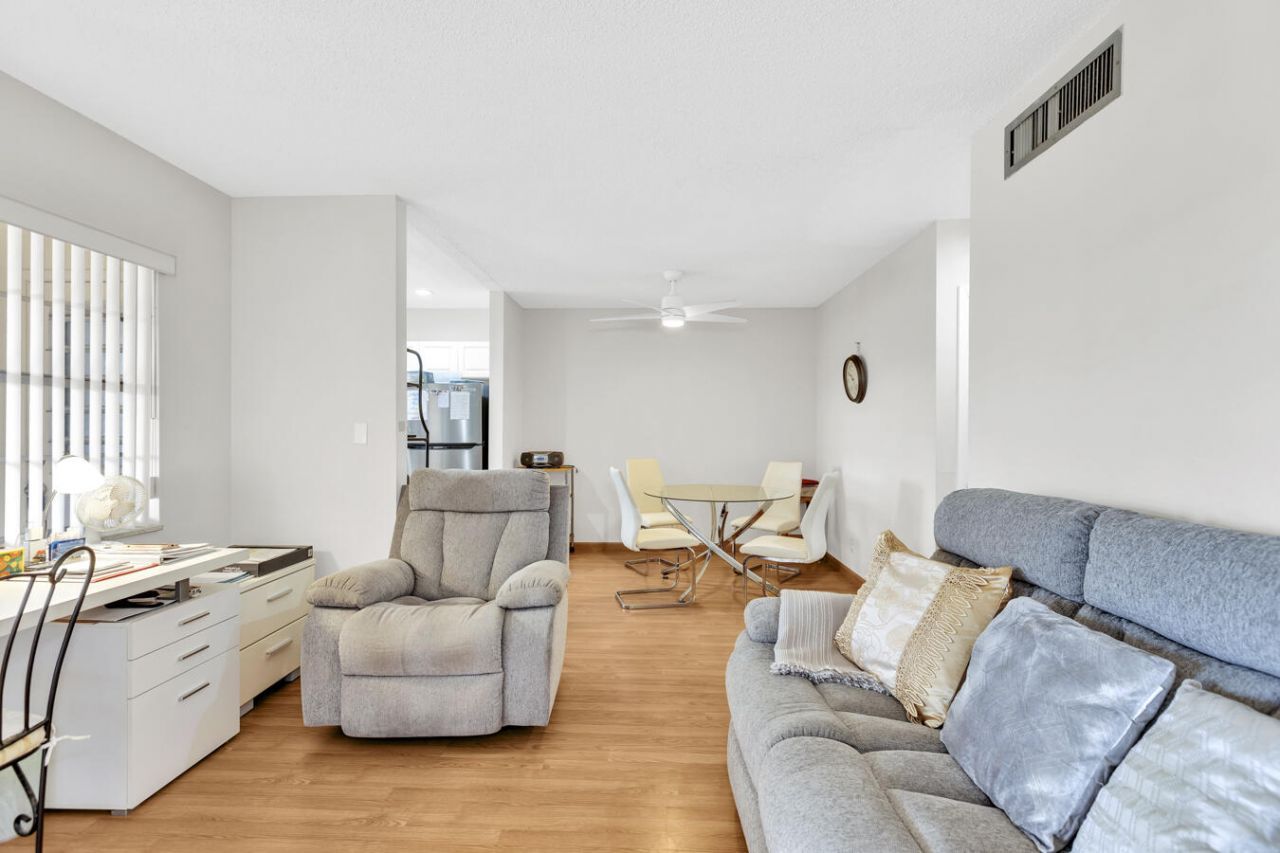 5300 Washington Street, Unit Apt D306, Hollywood, FL 33021 Photo