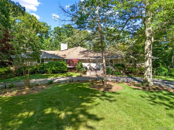 249 Glen Cove Road, Old Westbury, NY 11568