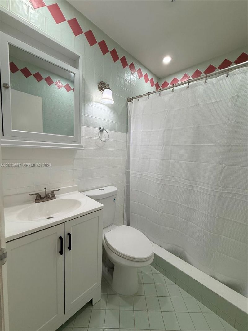 561 W 39th St , Unit n/a, Hialeah, FL 33012 Photo