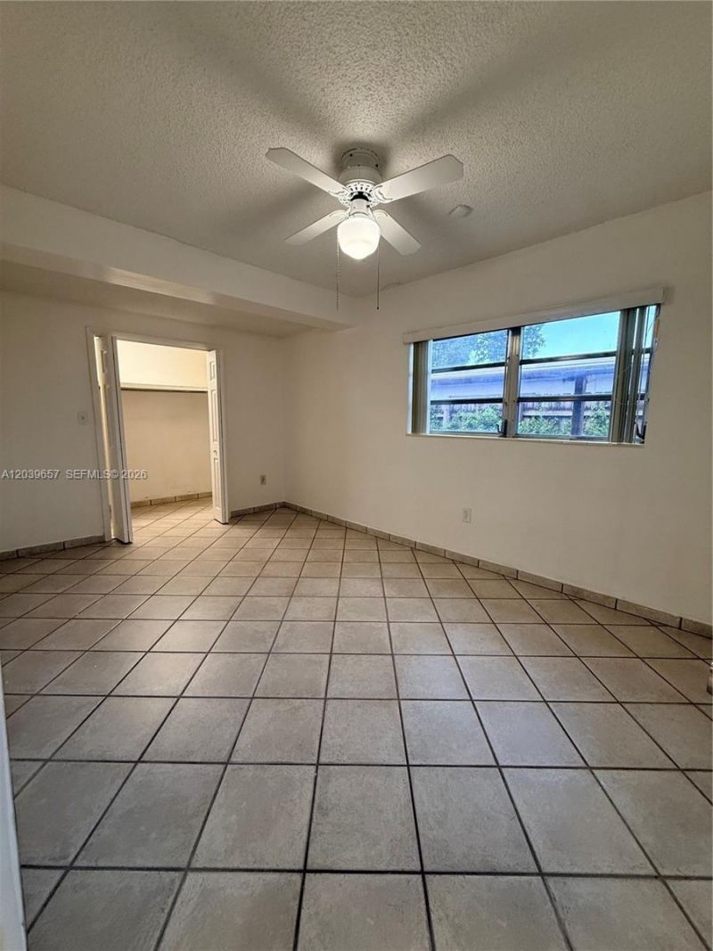 561 W 39th St , Unit n/a, Hialeah, FL 33012 Photo