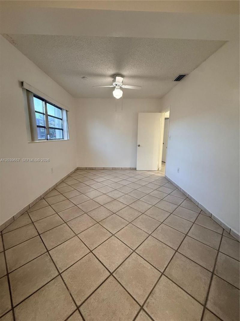 561 W 39th St , Unit n/a, Hialeah, FL 33012 Photo