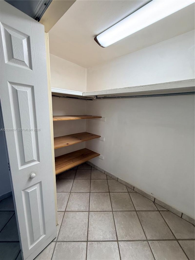 561 W 39th St , Unit n/a, Hialeah, FL 33012 Photo