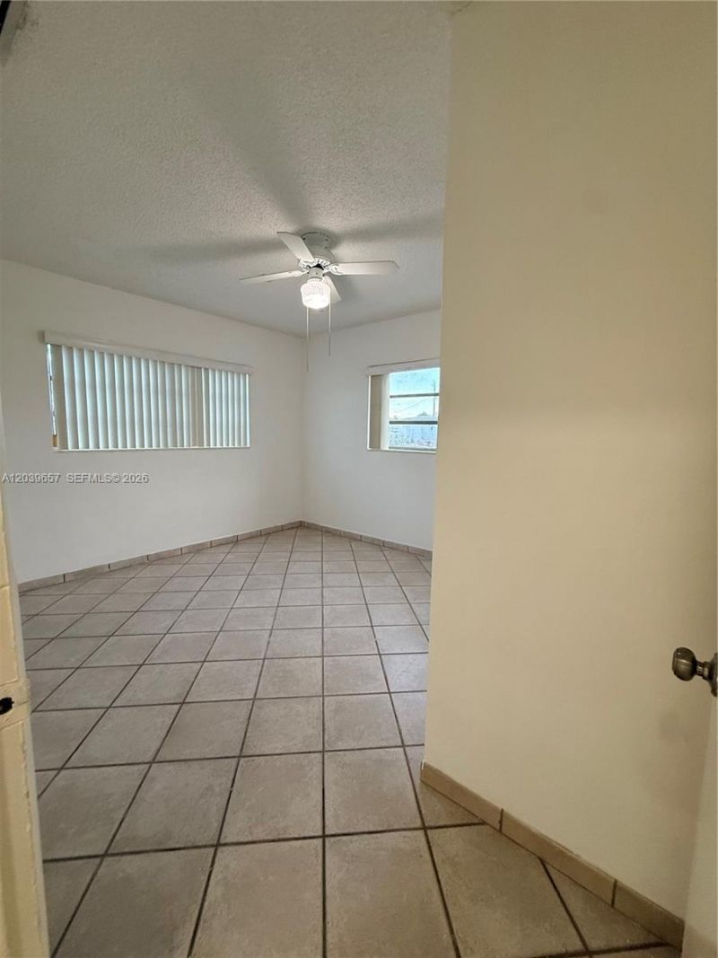 561 W 39th St , Unit n/a, Hialeah, FL 33012 Photo