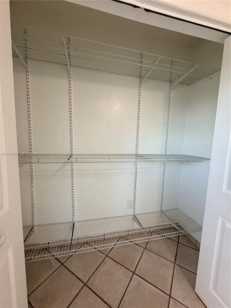 561 W 39th St , Unit n/a, Hialeah, FL 33012 Photo