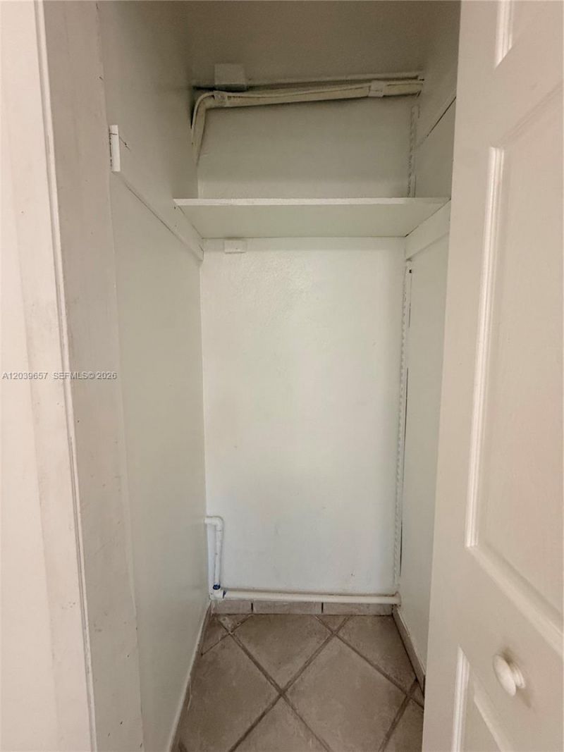 561 W 39th St , Unit n/a, Hialeah, FL 33012 Photo