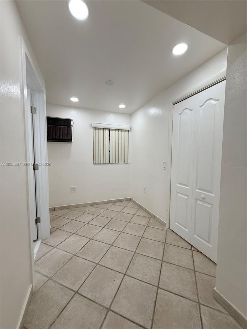 561 W 39th St , Unit n/a, Hialeah, FL 33012 Photo
