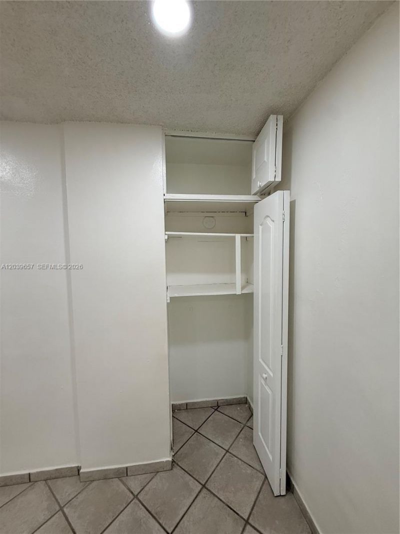 561 W 39th St , Unit n/a, Hialeah, FL 33012 Photo