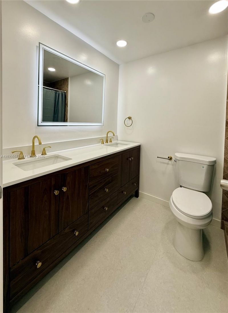 561 W 39th St , Unit n/a, Hialeah, FL 33012 Photo