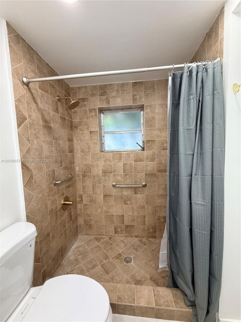 561 W 39th St , Unit n/a, Hialeah, FL 33012 Photo