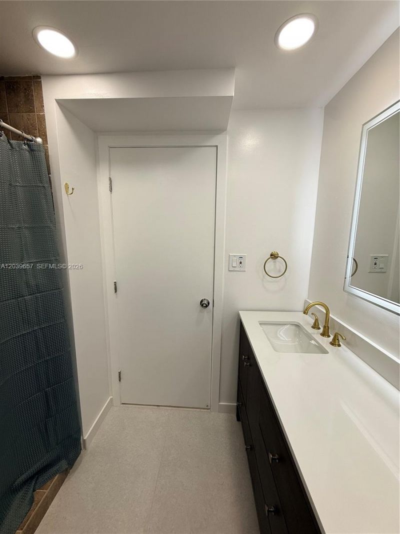 561 W 39th St , Unit n/a, Hialeah, FL 33012 Photo